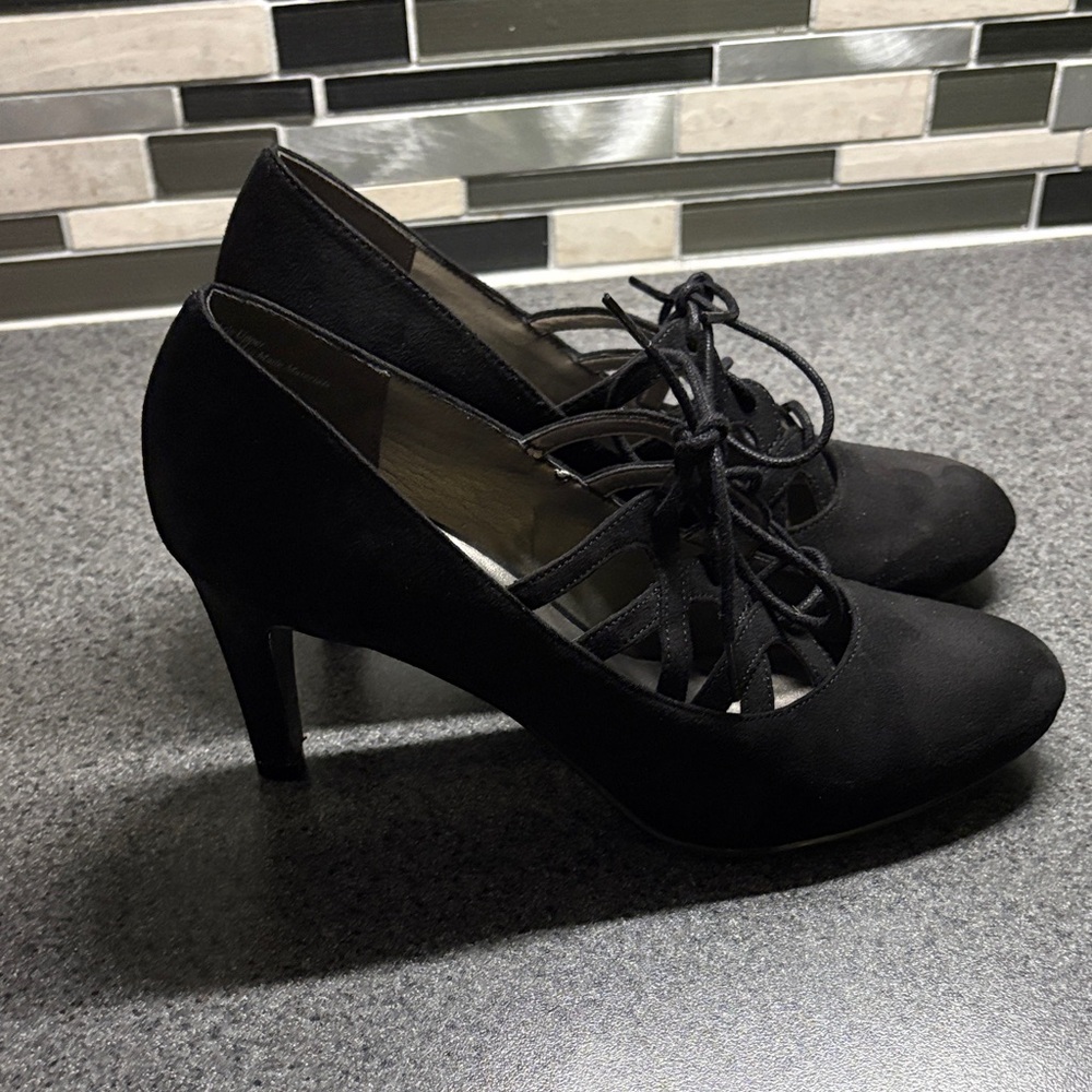 Kelly & Katie Elegant Black Heels
